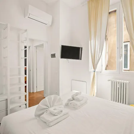 Four Season's Luxury 300 Mt From Duomo Apartamento